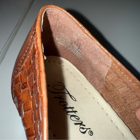 Trotters Liz Slip On Flat Shoes Woven Brown Leather Loafers Womens sz 9 - Picture 9 of 10